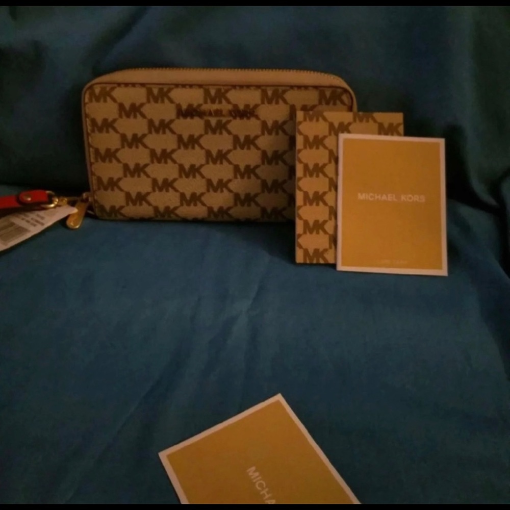 🔥Nwt Michael Kors ladies wallet🔥